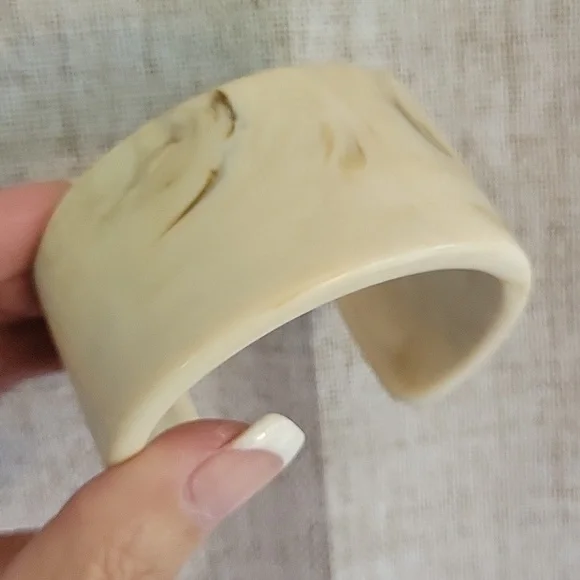 Cream Marbled Cuff Bracelet, Metal Free - Picture 5 of 5